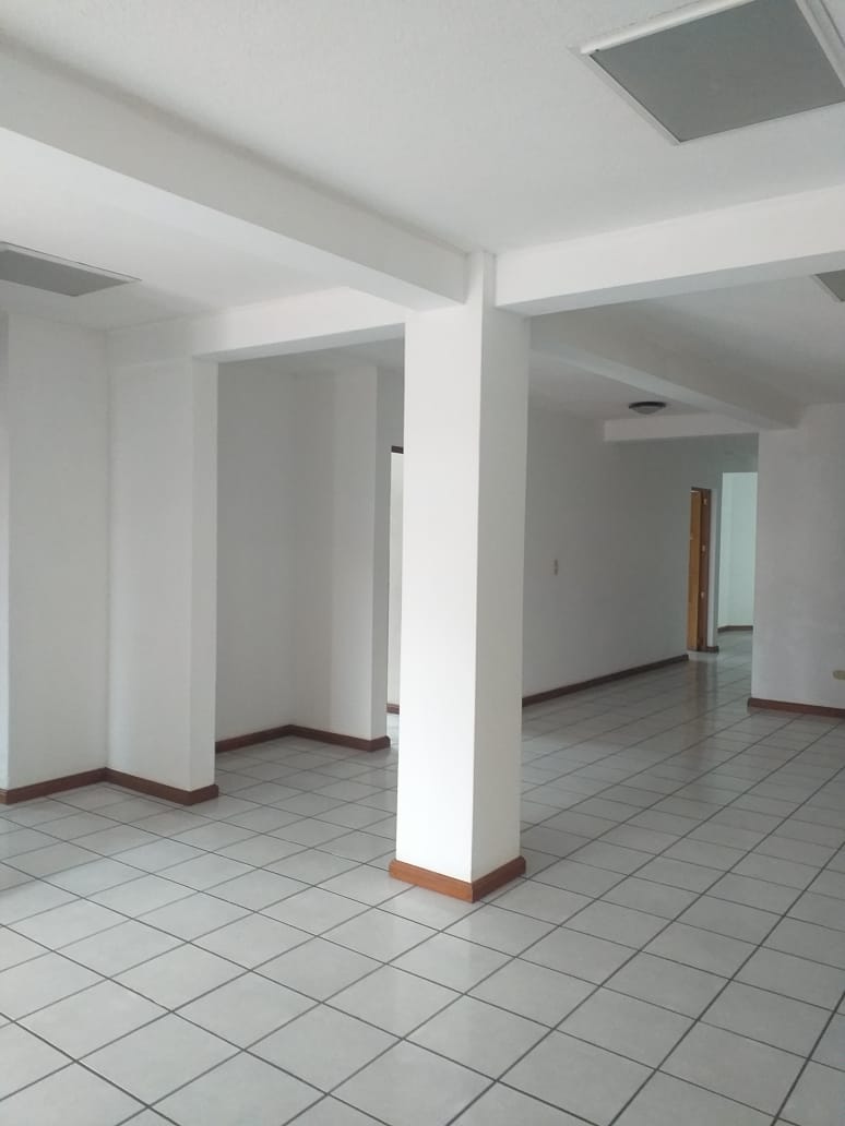 VENTA DE CASA de 2 niveles EN COLONIA VILLA SOL ZONA 12