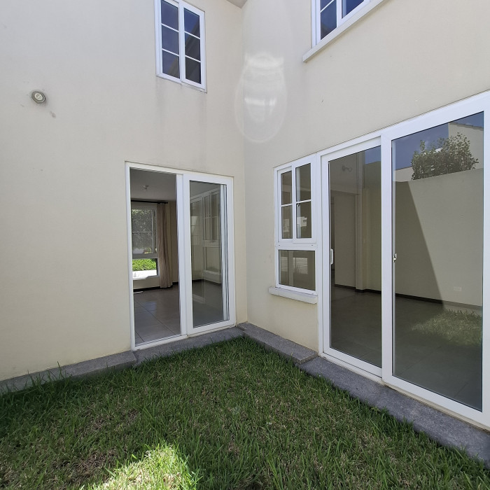 Casa en venta en Condado Naranjo zona 4 de Mixco Real Victoria
