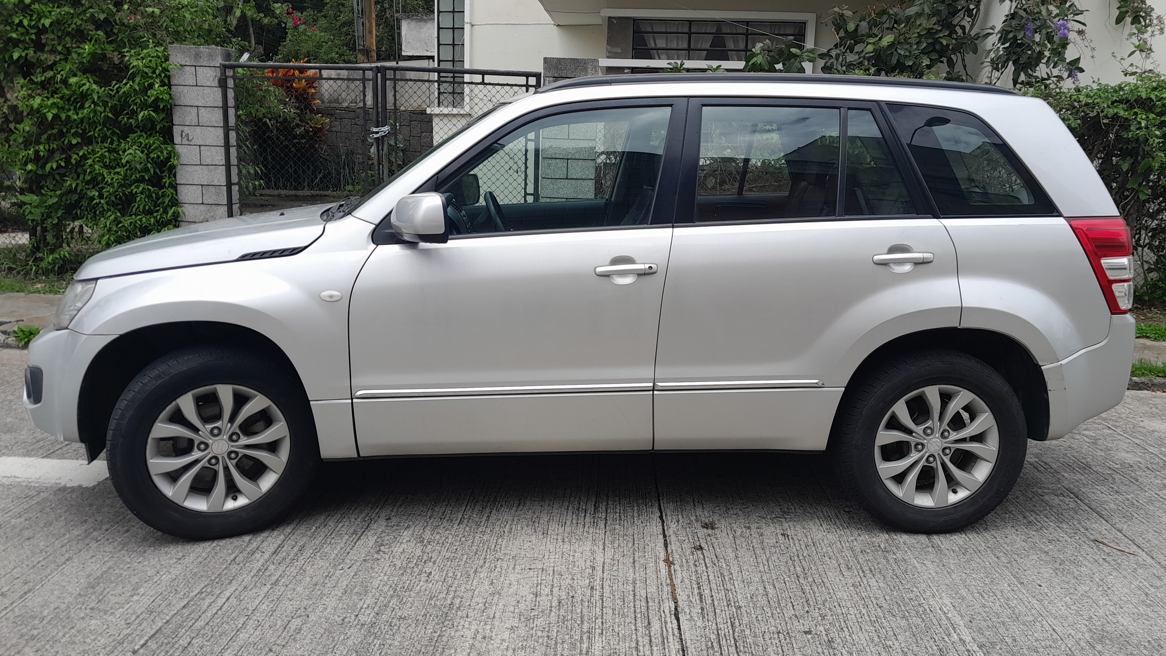 Vendo linda camioneta Suzuki Grand Vitara