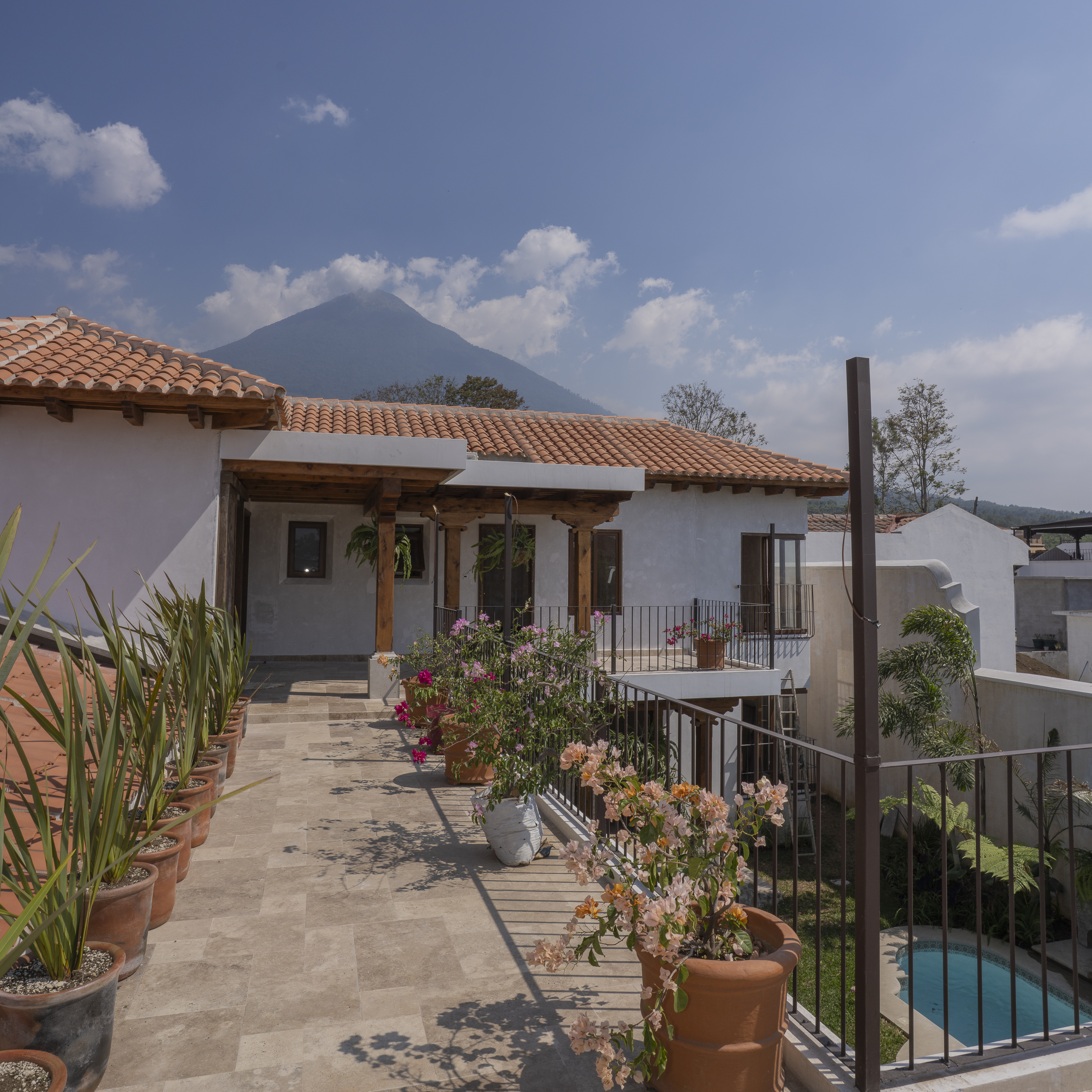VENTA DE CASA EN EXCLUSIVO RESIDENCIAL DE ANTIGUA GUATEMALA