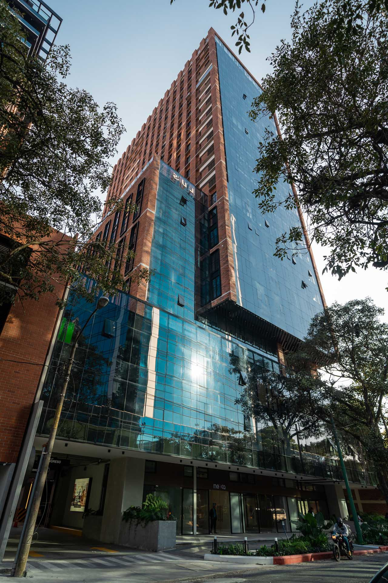 Oficina en Venta en Zona 10 Ciudad de Guatemala Edificio AIRALI.