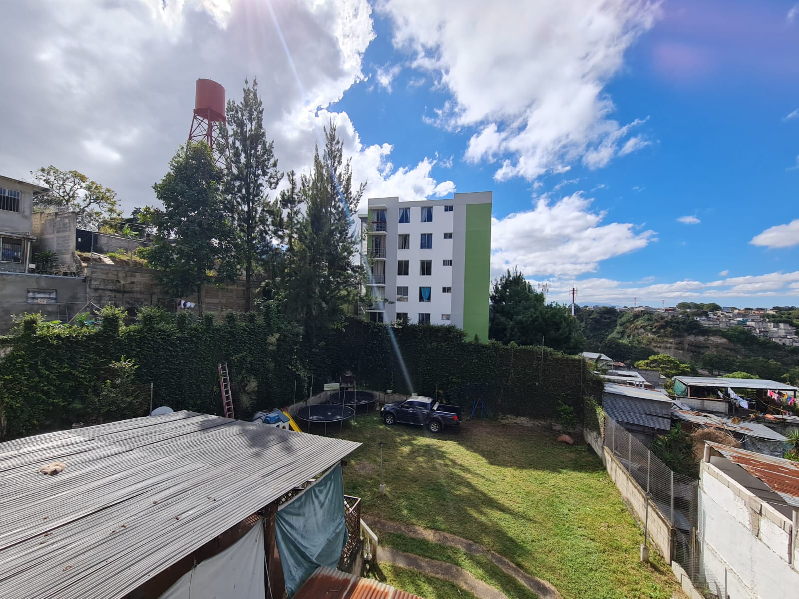 SABANA ARRIBA ZONA 17  CASA CON TERRENO GRANDE EN VENTA
