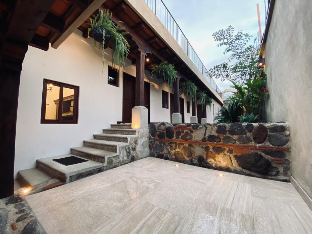 HERMOSA CASA ARQUITECTURA COLONIAL EN VENTA, ANTIGUA GUATEMALA Venta