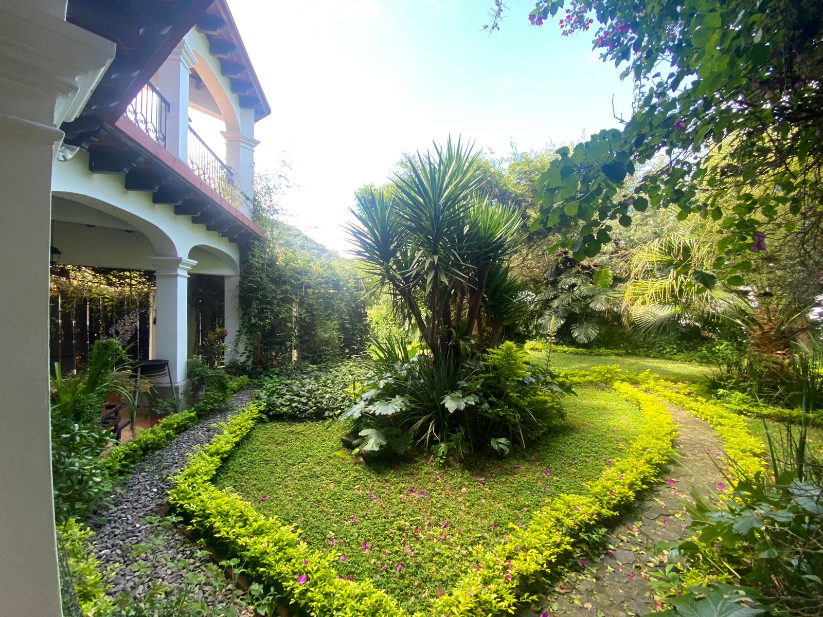 Casa en renta en el centro de #AntiguaGuatemala para hotel, ONG, Airbnb o restaurante.
