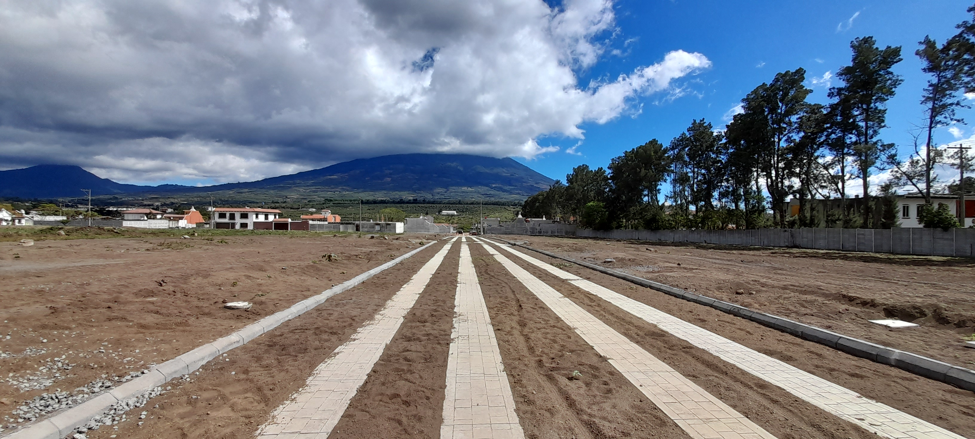 Terreno residencial en venta de 10x30 metros en a 25 min de #AntiguaGuatemala