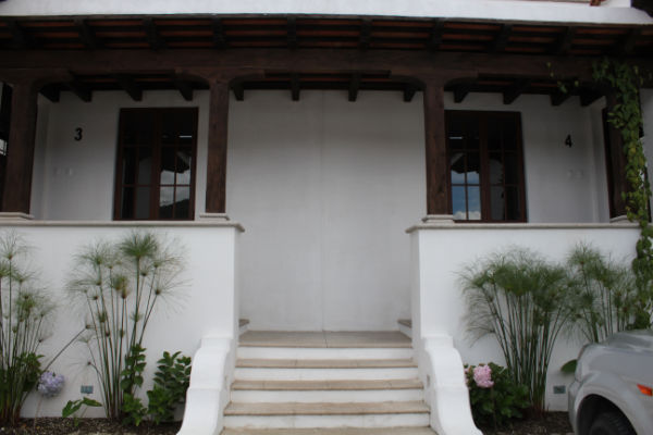 Preciosa casa amueblada en renta en #AntiguaGuatemala con vista al cinturón verde.