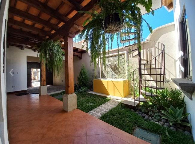 Venta de casa en condominio Los Franciscanos