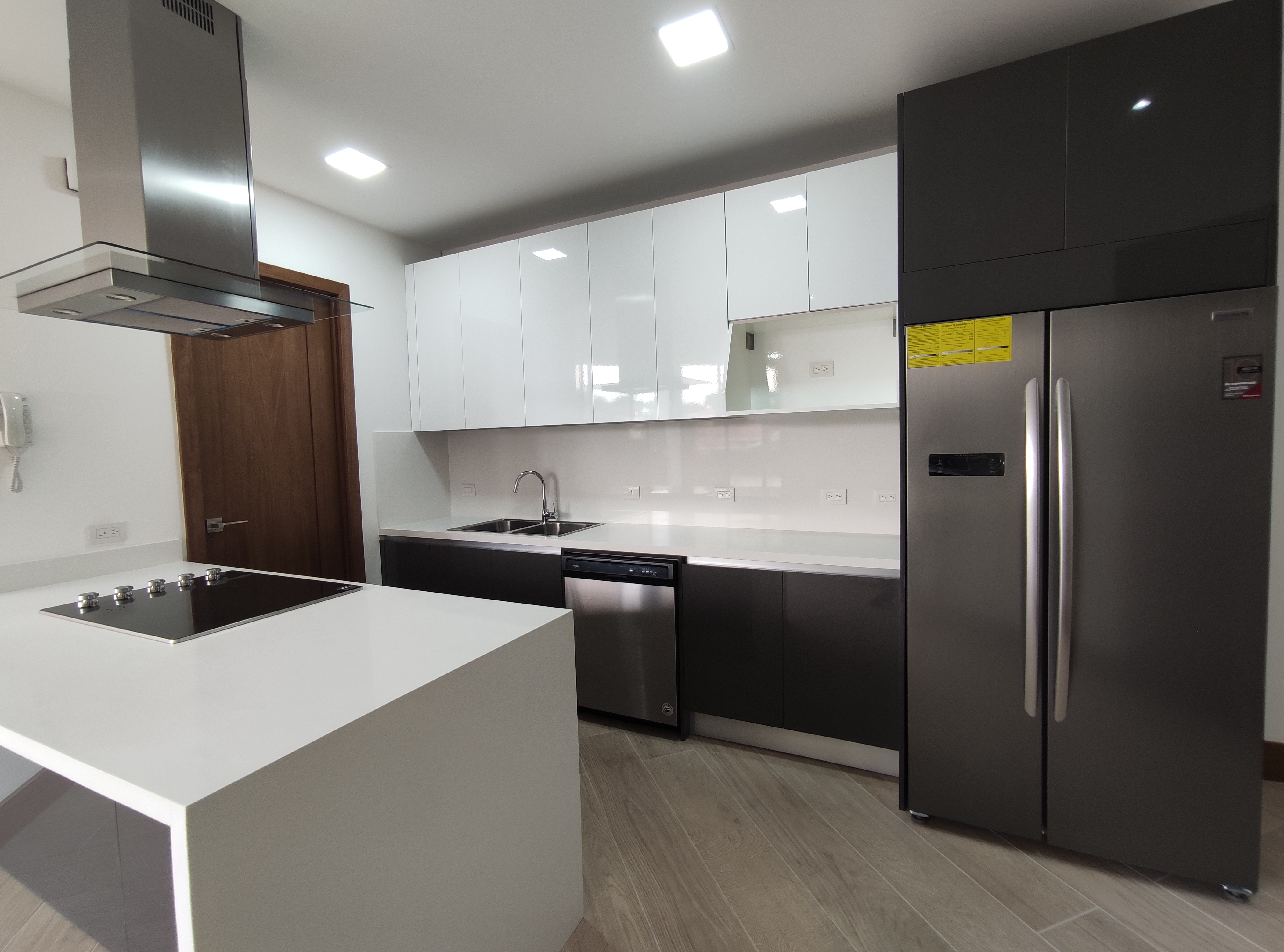 Apartamento en Renta con Habitación de Servicio Z.15