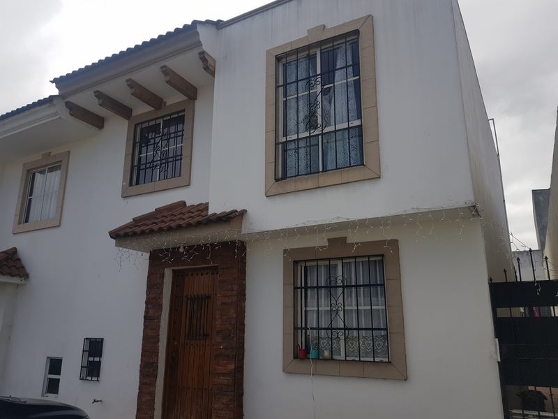 Vendo casa en Fresnos de San Cristóbal zona 8 Mixco Venta de Casas