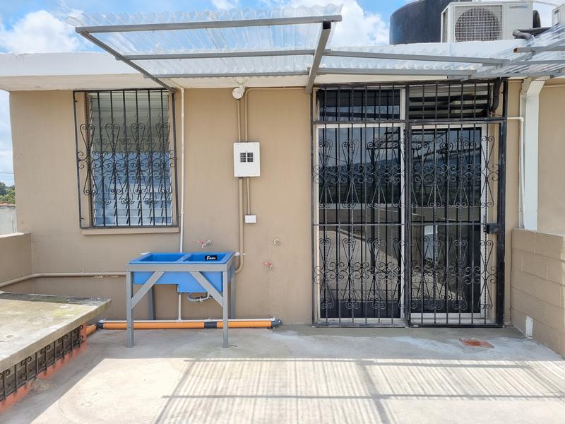 Alquiler de Apartamento en Segundo Nivel en San Cristóbal