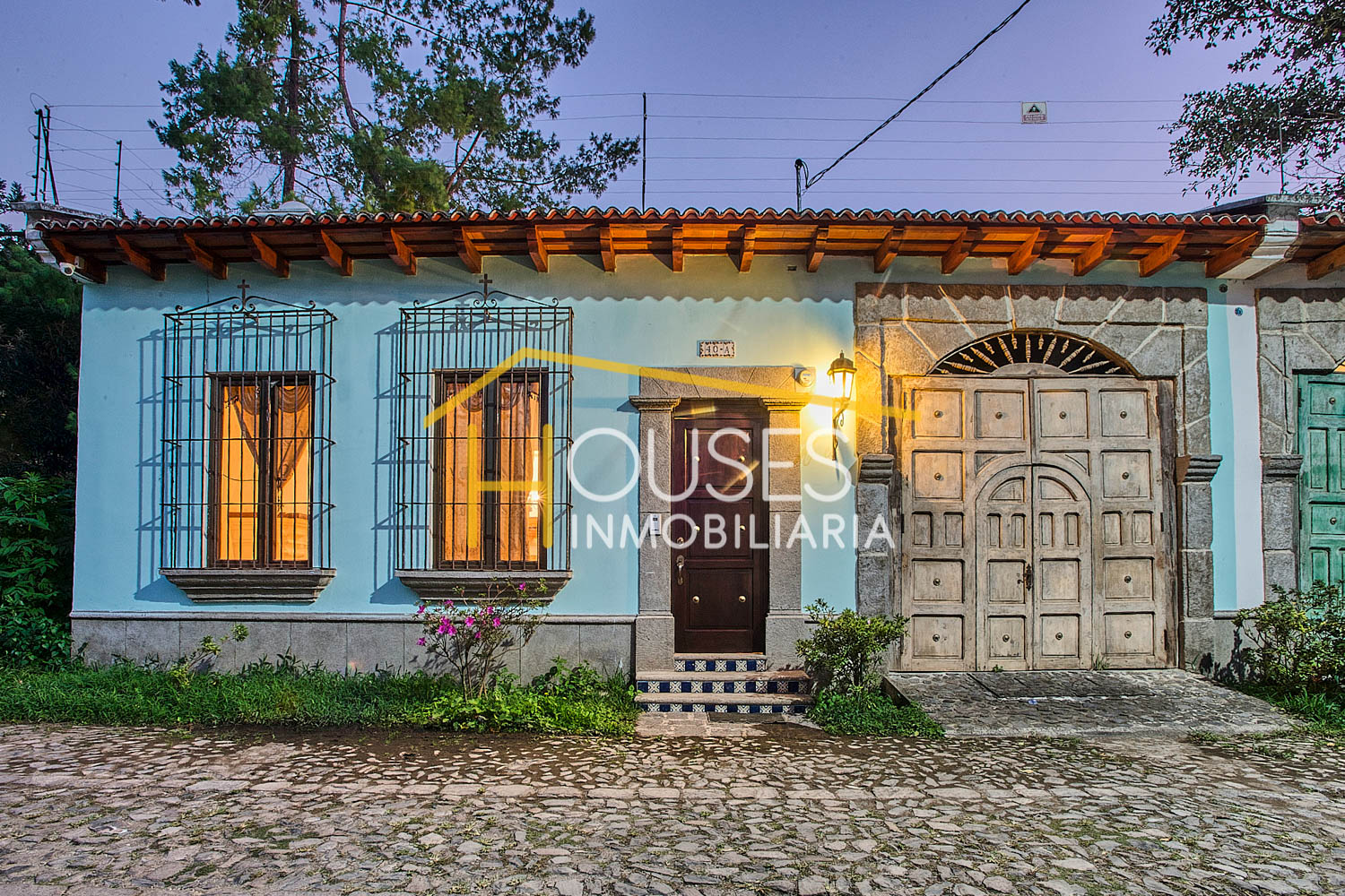 VENDO CASA EN ANTIGUA GUATEMALA