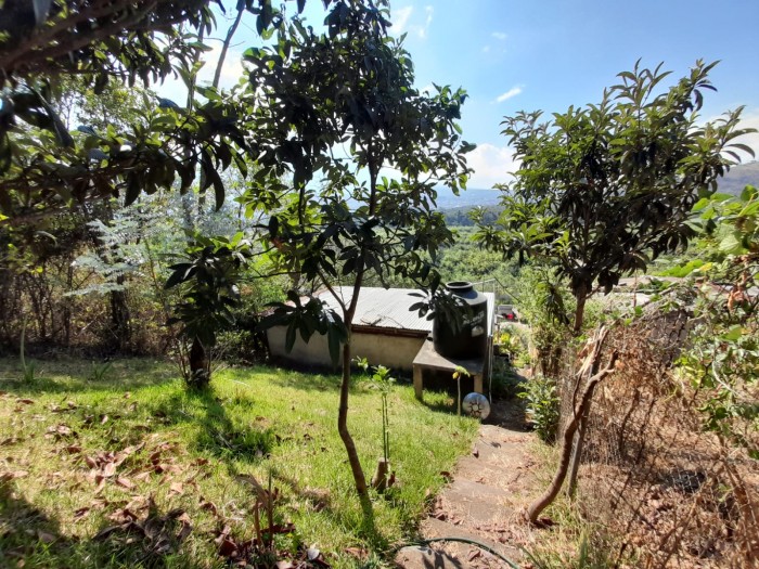 Terreno con casa pequeña en venta en Ciudad Vieja sobre RN14