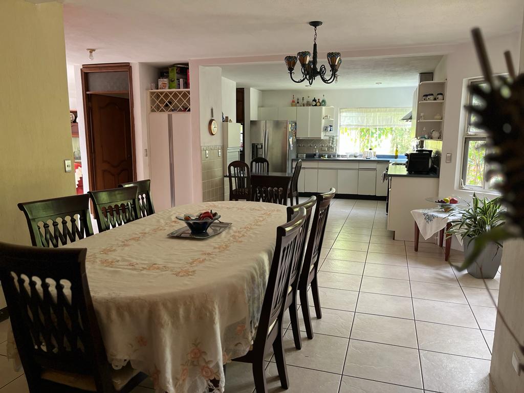 Vendo casa en Jardines de San Isidro