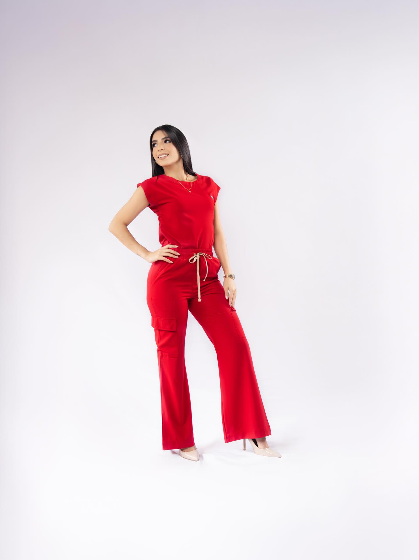 Empieza tu día con la confianza que te da un uniforme que te acompaña en cada paso.