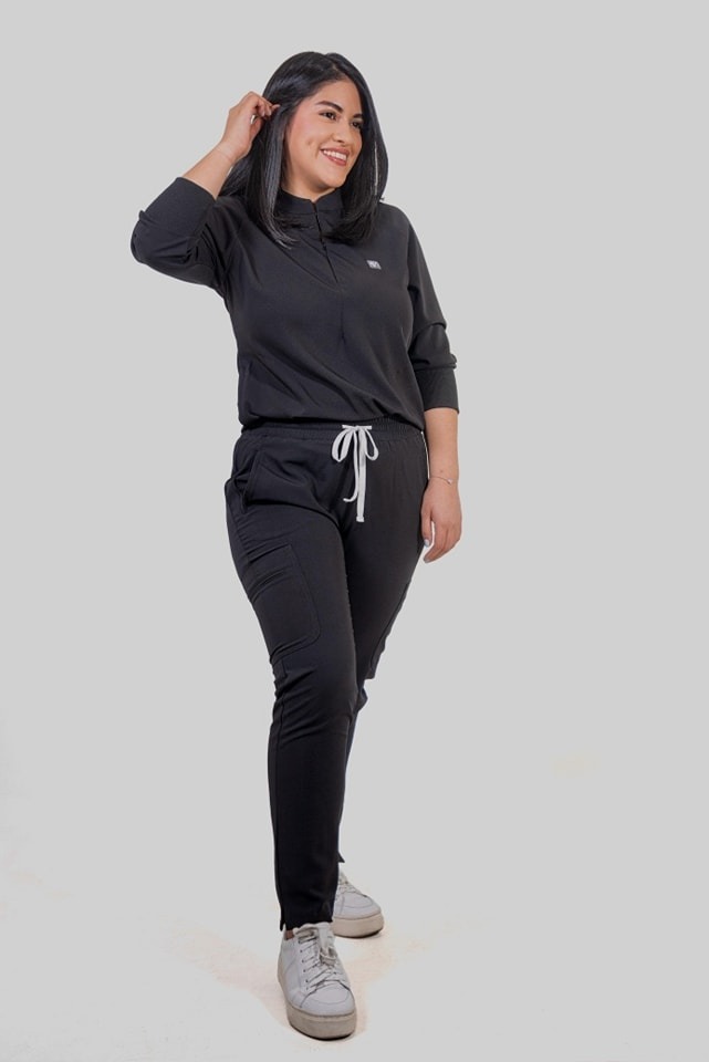 ¡Llegó la #nuevacoleccion de uniformes médicos!  color negro