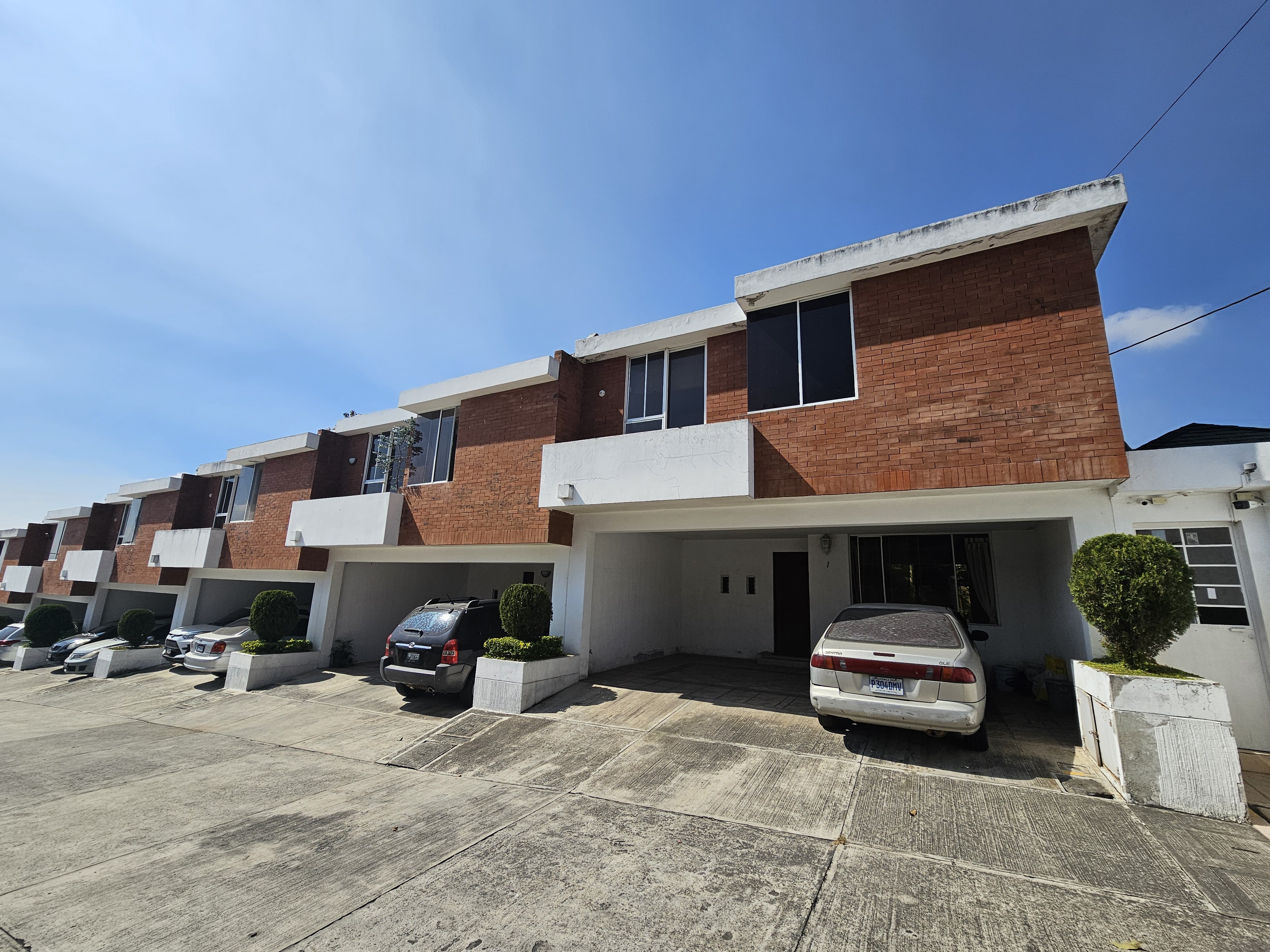 Citymax-Advance vende casa de 2 niveles en, Sector A10 San Cristóbal